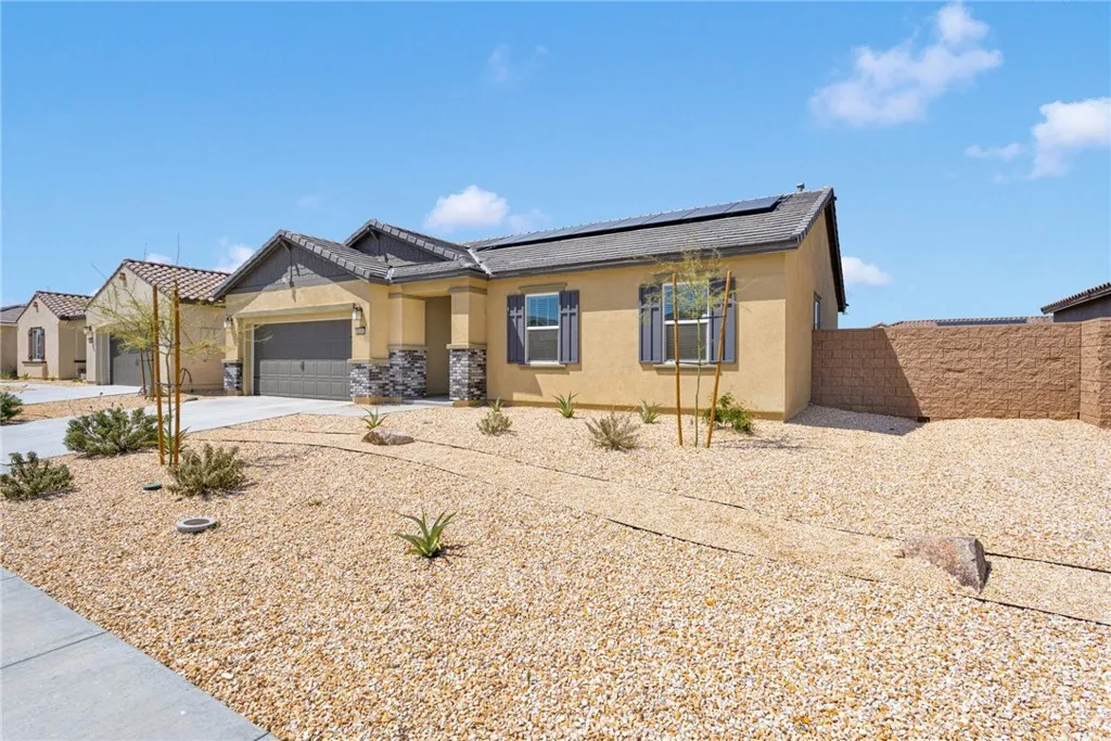 12332 Gold Dust Way, Victorville, California 92392 home-pic-1