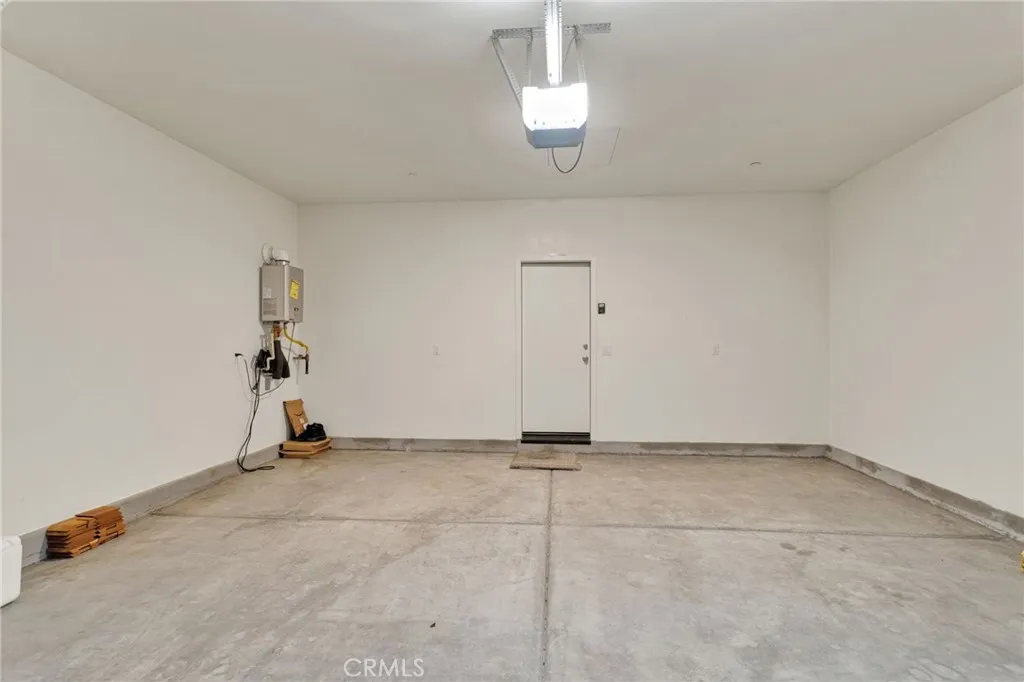 12332 Gold Dust Way, Victorville, California 92392 home-pic-26