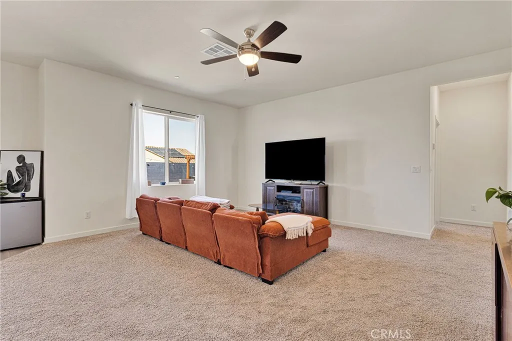 12332 Gold Dust Way, Victorville, California 92392 home-pic-5