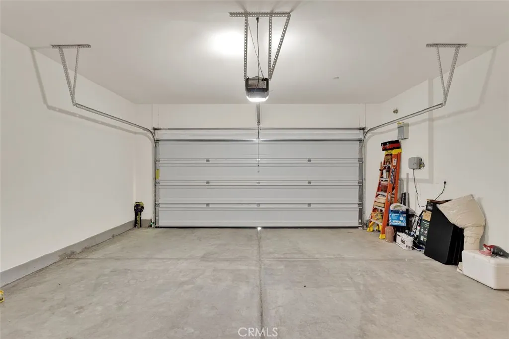 12332 Gold Dust Way, Victorville, California 92392 home-pic-25