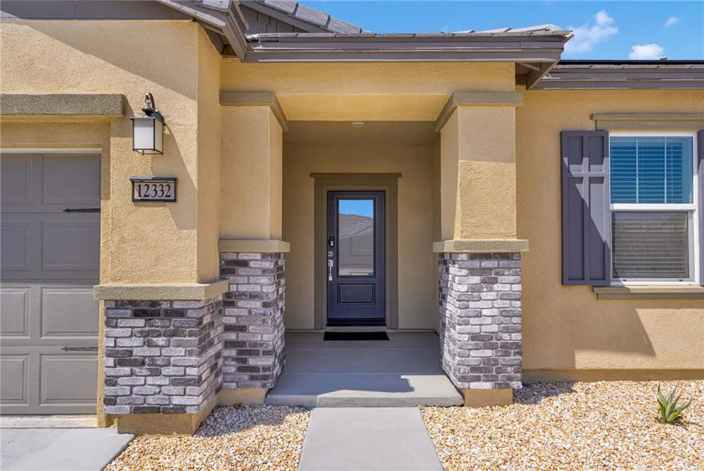 12332 Gold Dust Way, Victorville, California 92392 home-pic-3