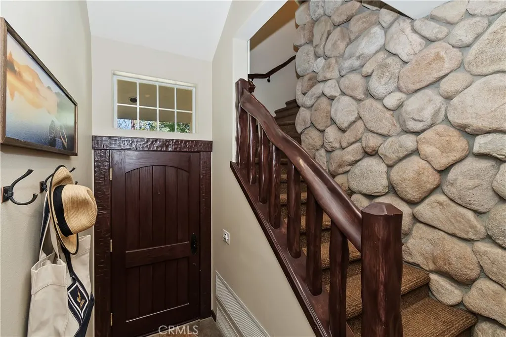 244 Corona Circle, Lake Arrowhead, California 92352 home-pic-5