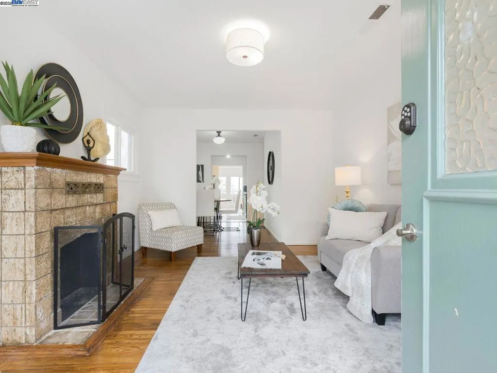 812 Washington Avenue, Albany, California 94706 home-pic-1