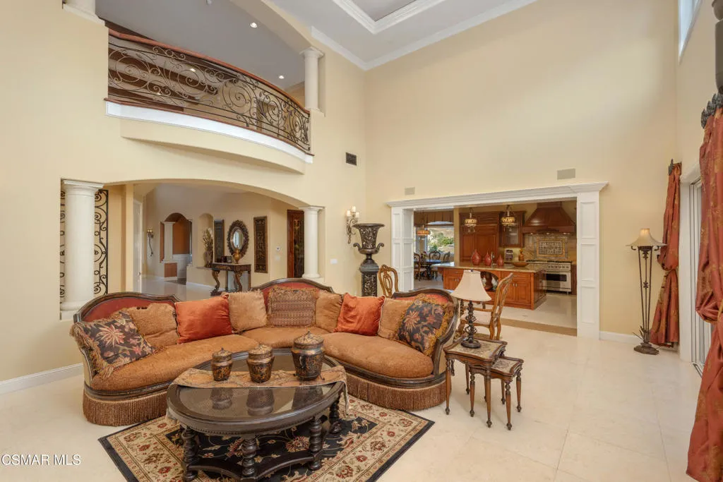 2462 Lost Canyons Drive, Simi Valley, California 93065 home-pic-13