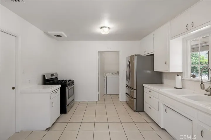1010 N Sunset Avenue, Azusa, California 91702