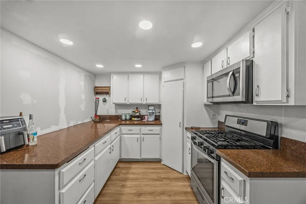 21928 Isatis Avenue, Apple Valley, California 92307 home-pic-14