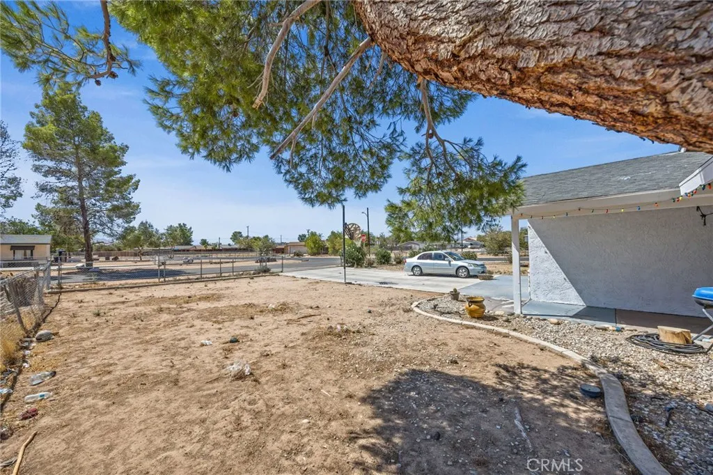 21928 Isatis Avenue, Apple Valley, California 92307 home-pic-5