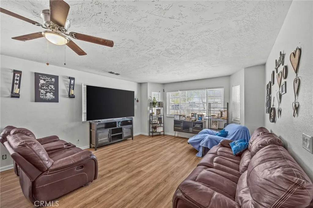 21928 Isatis Avenue, Apple Valley, California 92307 home-pic-7