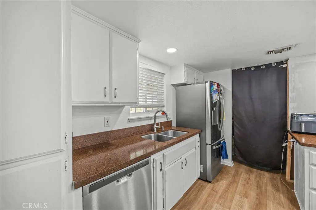 21928 Isatis Avenue, Apple Valley, California 92307 home-pic-12