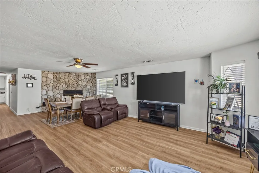 21928 Isatis Avenue, Apple Valley, California 92307 home-pic-9