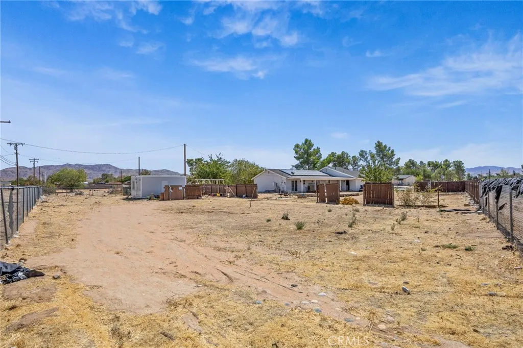 21928 Isatis Avenue, Apple Valley, California 92307 home-pic-32