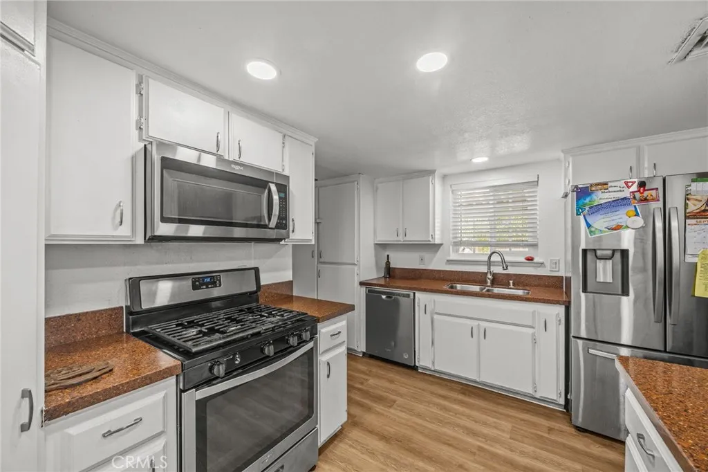 21928 Isatis Avenue, Apple Valley, California 92307 home-pic-16
