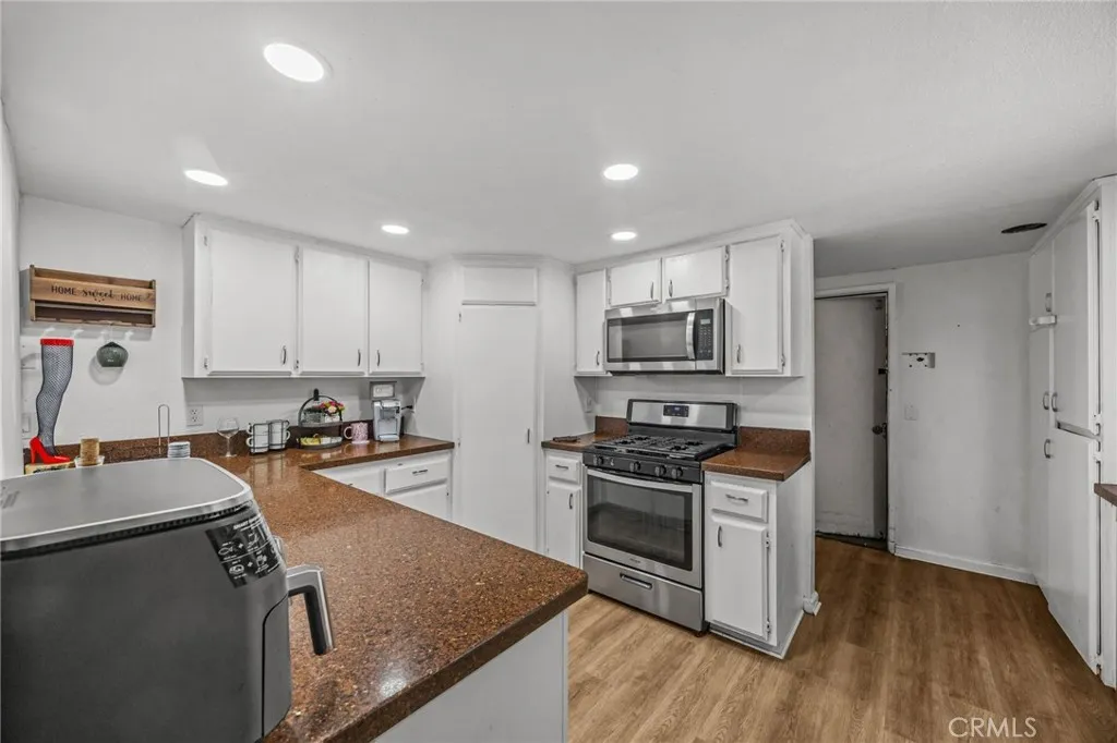 21928 Isatis Avenue, Apple Valley, California 92307 home-pic-15