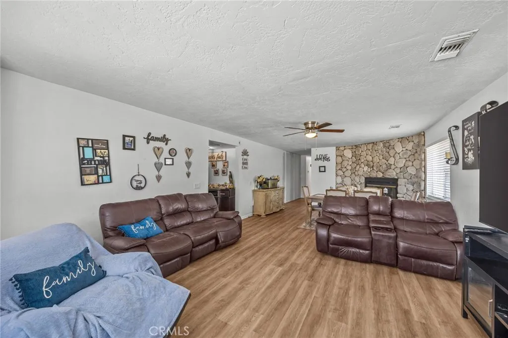 21928 Isatis Avenue, Apple Valley, California 92307 home-pic-8