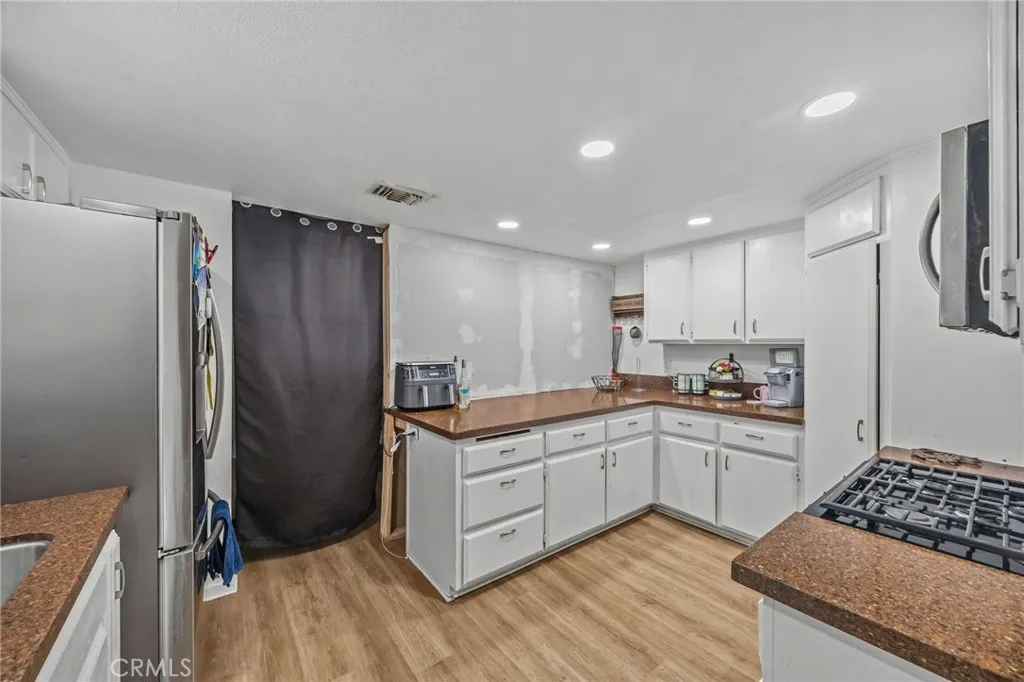 21928 Isatis Avenue, Apple Valley, California 92307 home-pic-13