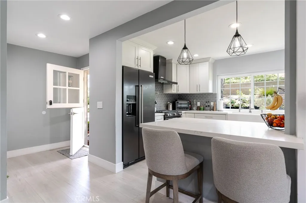 12 Juniper, Irvine, California 92612 home-pic-4