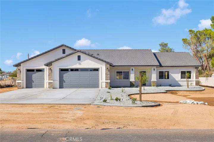 21235 Pine Ridge Avenue, Apple Valley, California 92307