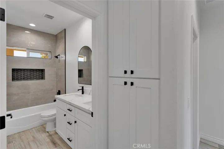 21235 Pine Ridge Avenue, Apple Valley, California 92307