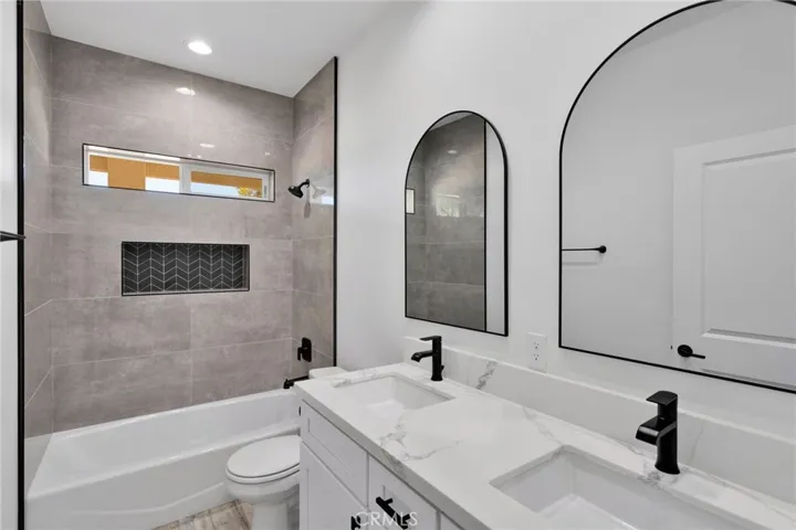 21235 Pine Ridge Avenue, Apple Valley, California 92307