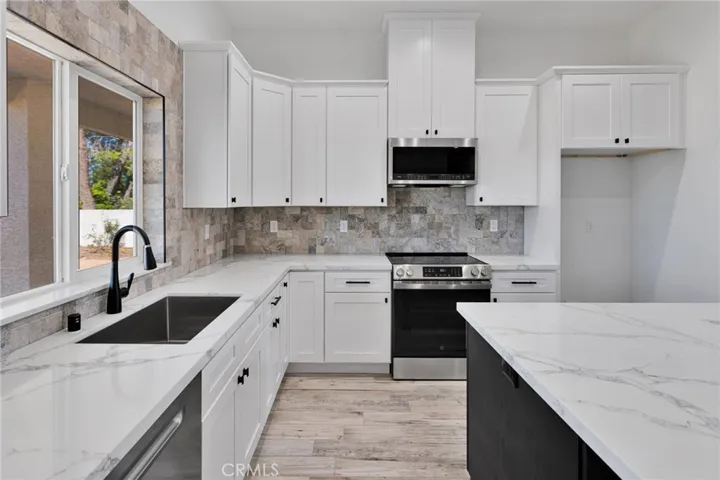 21235 Pine Ridge Avenue, Apple Valley, California 92307