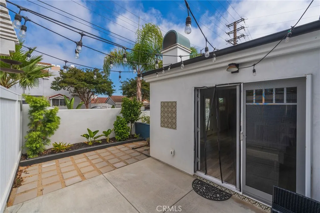402 Indianapolis Avenue, Huntington Beach, California 92648 home-pic-2