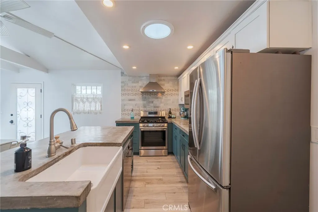 402 Indianapolis Avenue, Huntington Beach, California 92648 home-pic-15