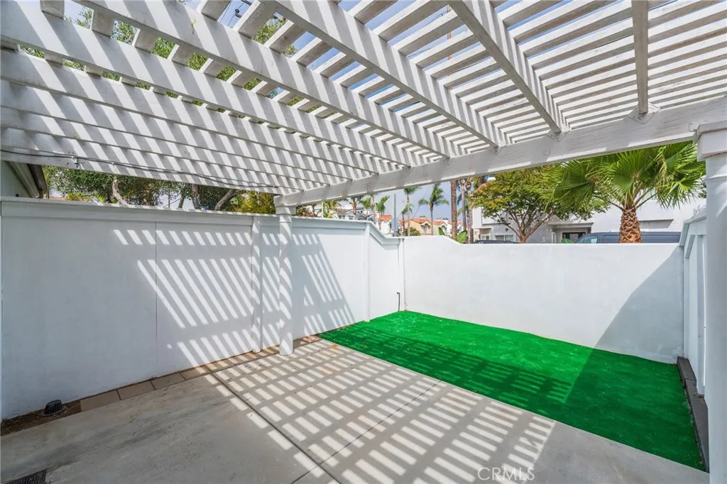 402 Indianapolis Avenue, Huntington Beach, California 92648 home-pic-38