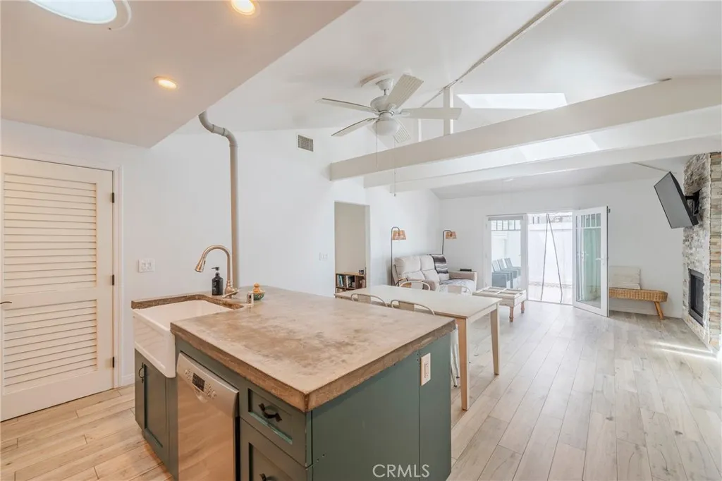 402 Indianapolis Avenue, Huntington Beach, California 92648 home-pic-14