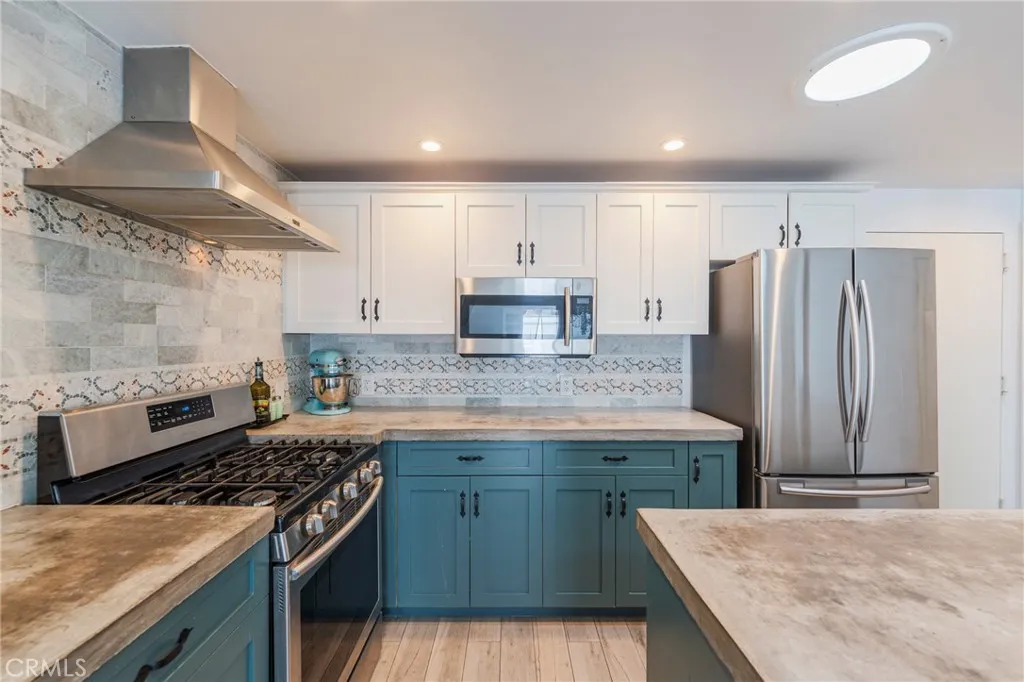 402 Indianapolis Avenue, Huntington Beach, California 92648 home-pic-13