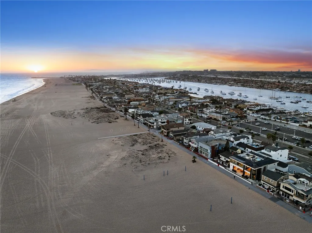 706 W Oceanfront, Newport Beach, California 92661 home-pic-59