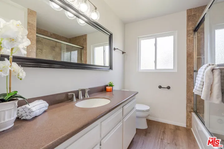 2404 Gates Avenue 5, Redondo Beach, California 90278