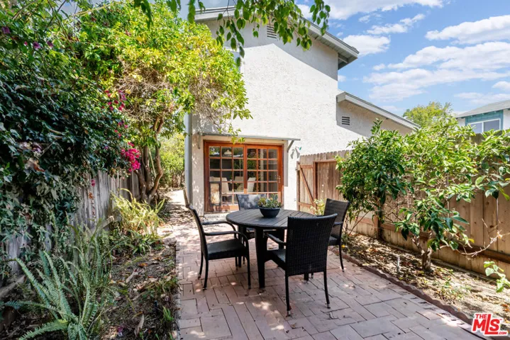 2404 Gates Avenue 5, Redondo Beach, California 90278