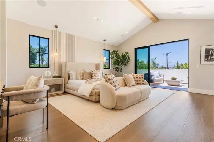 16711 Moorpark Street, Encino, California 91436