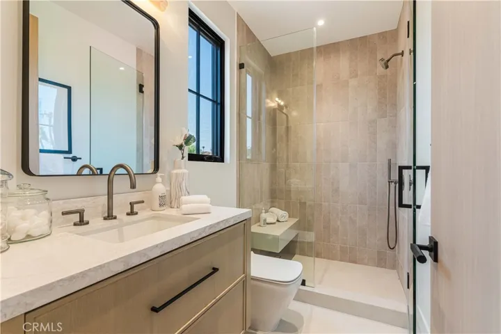 16711 Moorpark Street, Encino, California 91436