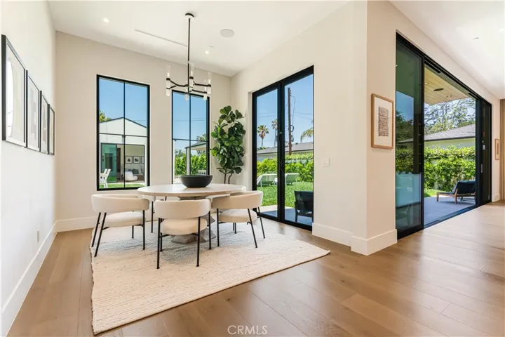 16711 Moorpark Street, Encino, California 91436