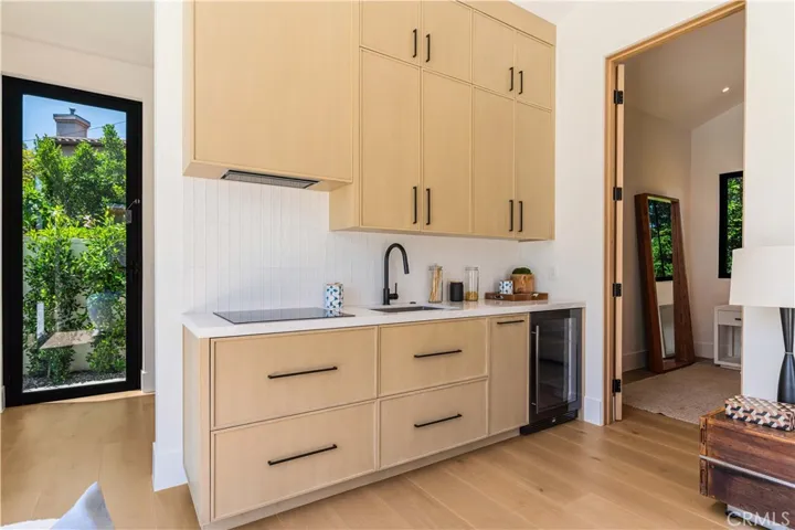16711 Moorpark Street, Encino, California 91436