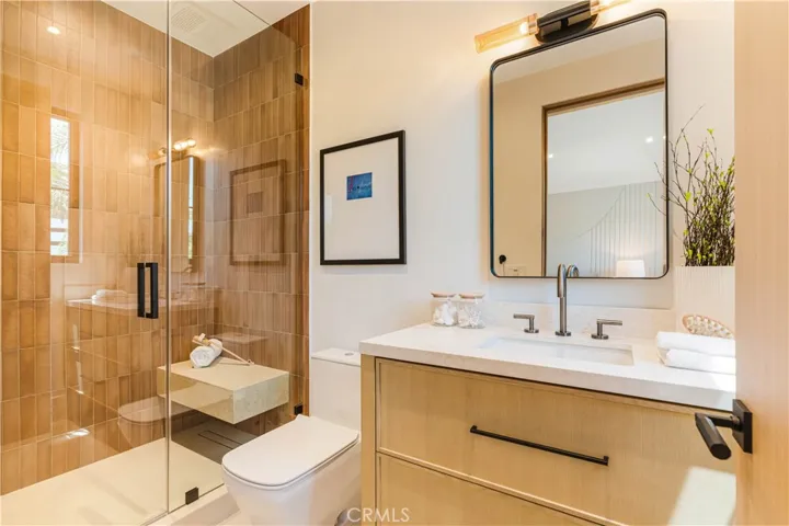 16711 Moorpark Street, Encino, California 91436
