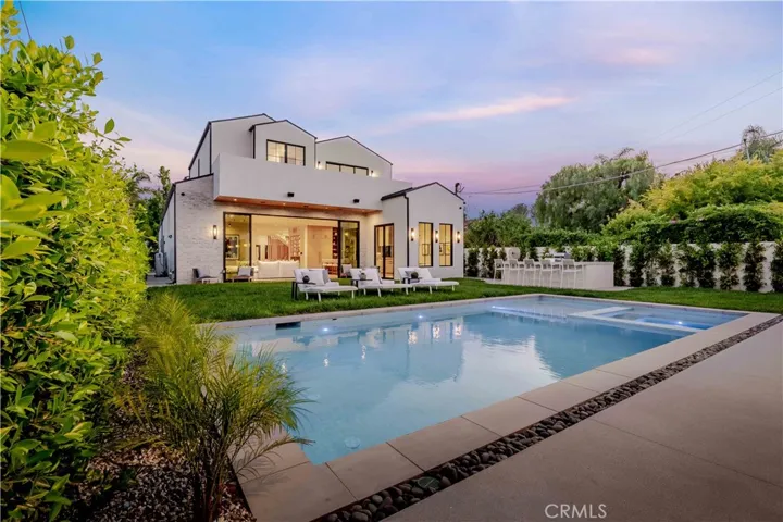 16711 Moorpark Street, Encino, California 91436