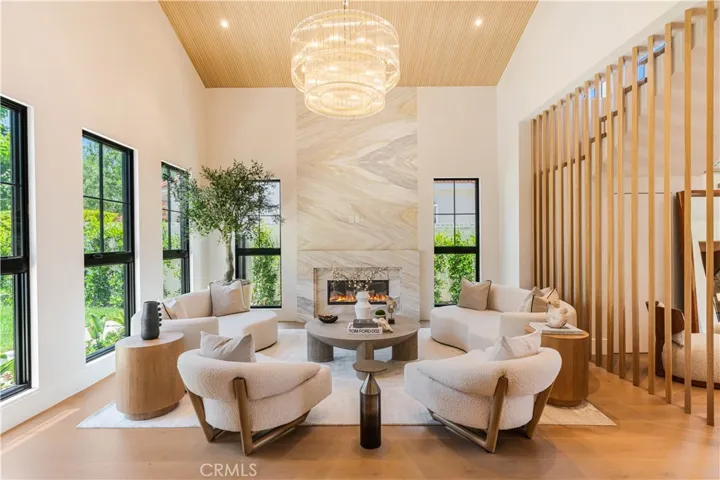 16711 Moorpark Street, Encino, California 91436