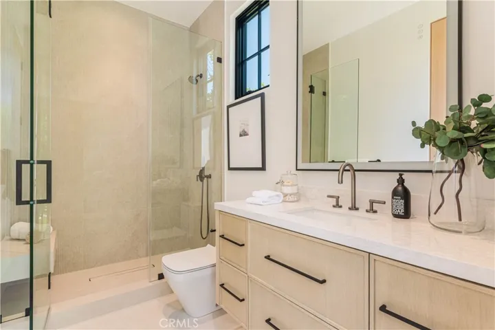 16711 Moorpark Street, Encino, California 91436