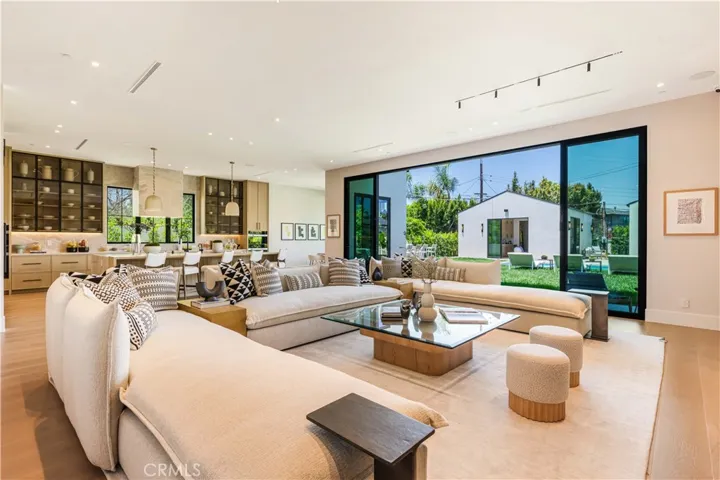 16711 Moorpark Street, Encino, California 91436
