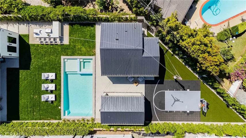 16711 Moorpark Street, Encino, California 91436