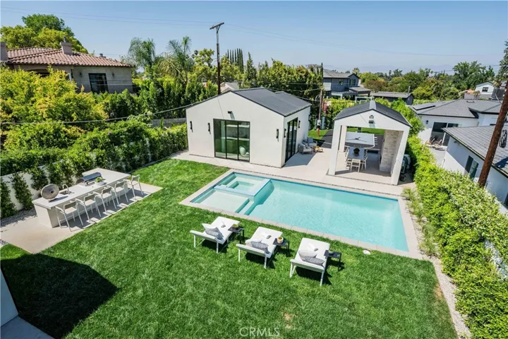 16711 Moorpark Street, Encino, California 91436