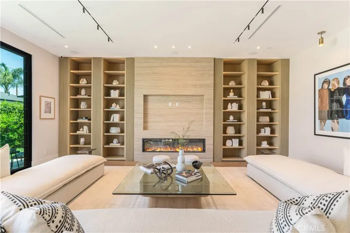 16711 Moorpark Street, Encino, California 91436