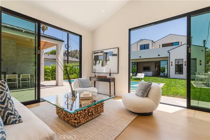 16711 Moorpark Street, Encino, California 91436