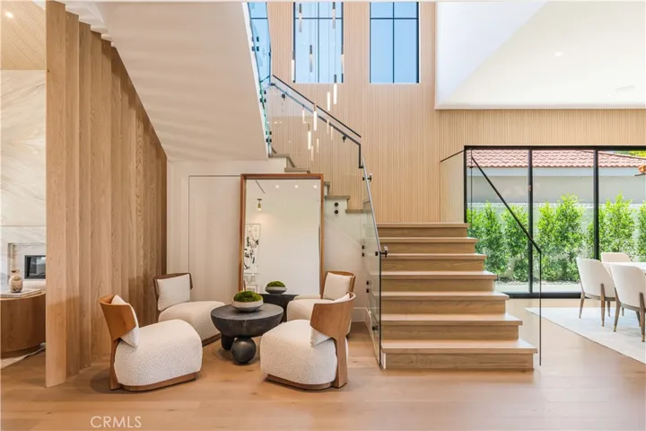 16711 Moorpark Street, Encino, California 91436