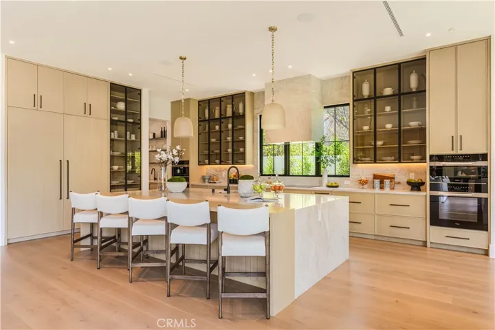 16711 Moorpark Street, Encino, California 91436