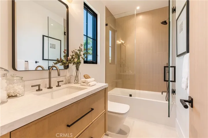 16711 Moorpark Street, Encino, California 91436