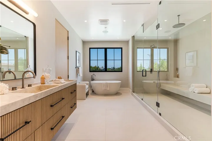 16711 Moorpark Street, Encino, California 91436