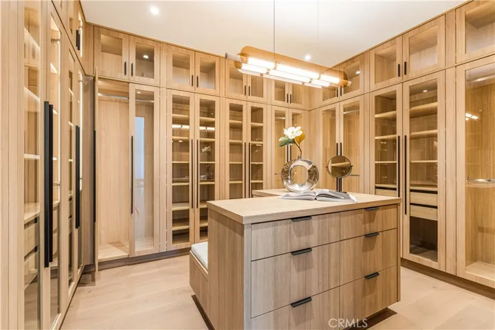 16711 Moorpark Street, Encino, California 91436
